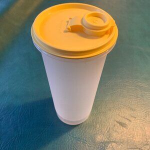 Tupperware 262-11 handolier round pitcher with snap lid seal yellow 603-7 Japan